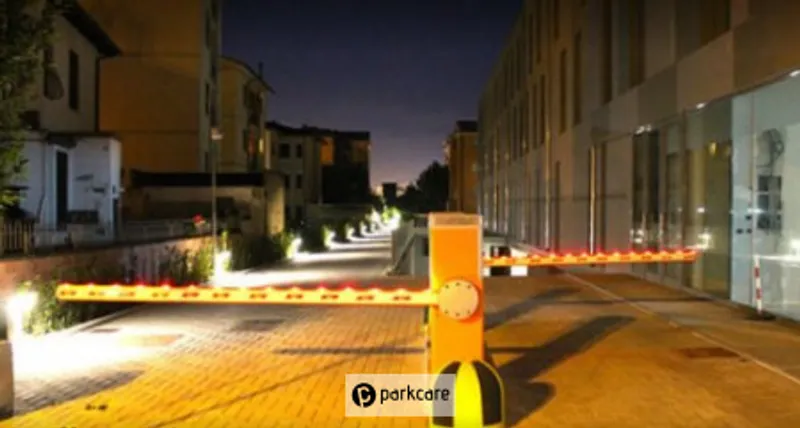 Sbarra du accesso ed uscita dal parcheggio Elite Parking Pisa