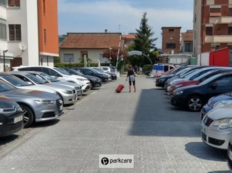 Fly Parking Pisa foto 2