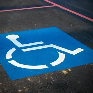 simbolo parcheggio disabili